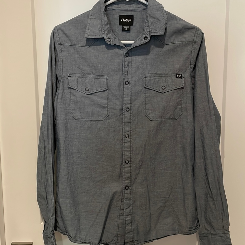 Mens Fox athletic shirt. NWOT